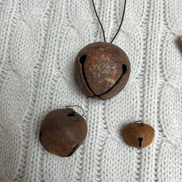 Bells lot of 20. 3 different sizes. 1 large,10 medium, 9...